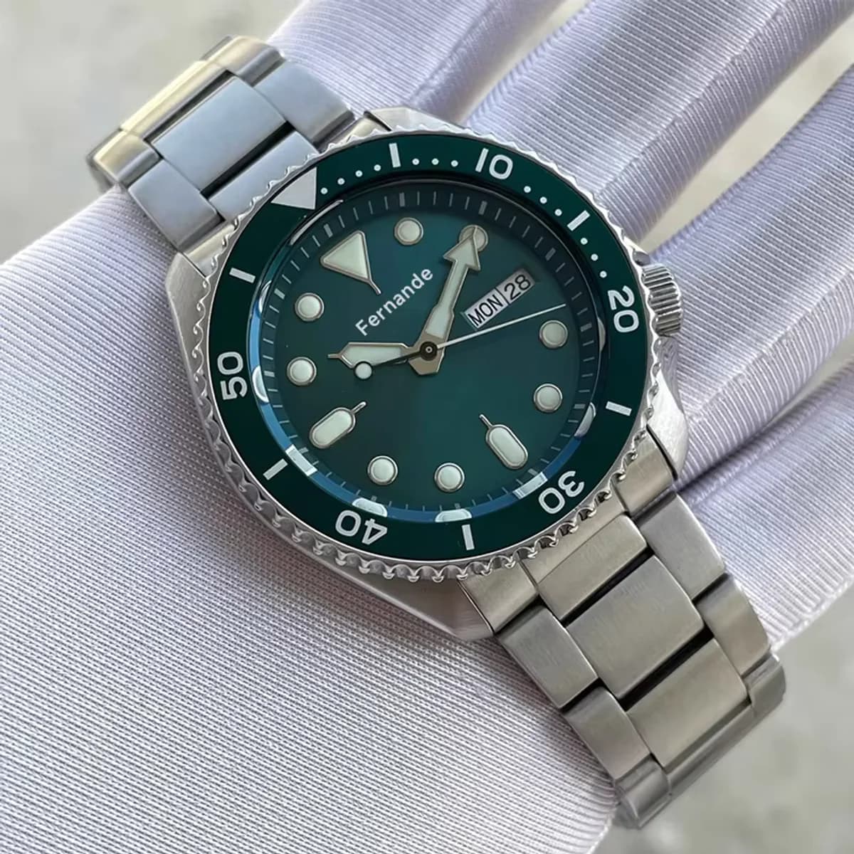 Mens automatic mechanical diving wristwatch sapphire crystal