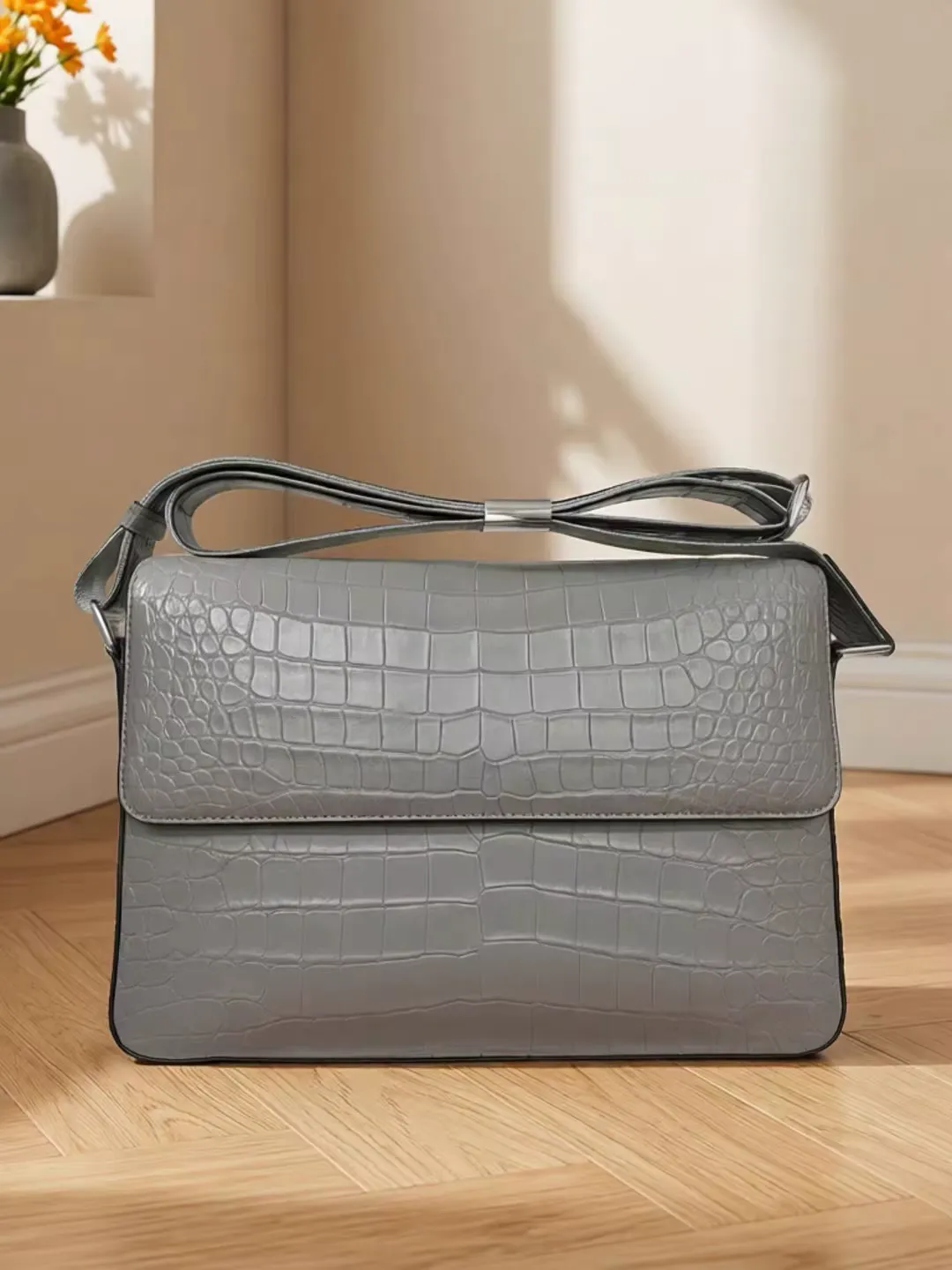 Quiet alligator pattern genuine leather crossbody bag custom private, detail picture
